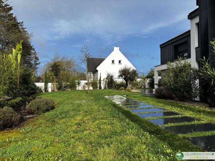 Passage scarificateur, apport de terreau et semi de graines gazon à Saint-Étienne-de-Montluc